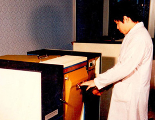 上世纪80年代第一代激光照排机