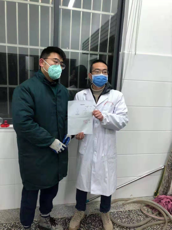 1月28日凌晨两点，捐赠物资送抵仙桃市第一人民医院