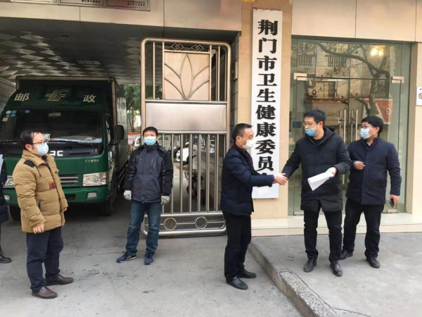 1月28日早7点，捐赠物资送抵荆门市卫健委