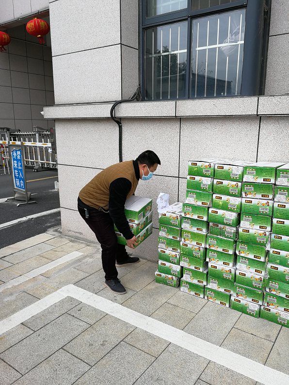 北京六必居食品向湖北省随州市慈善总会捐赠酱菜