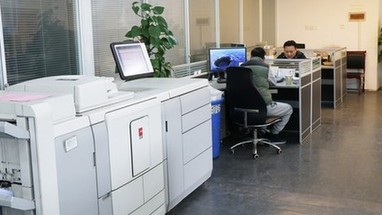 湖北省电力勘测设计院图文中心采用无人值守式办公模式，做到随打随拿